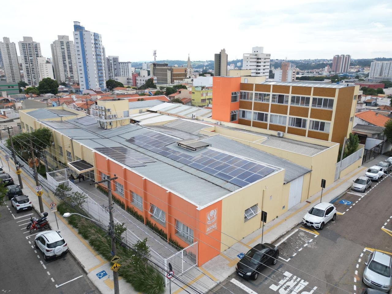 Outlet Beneficente na APAE de Jundiaí será no sábado (18), com peças a partir de R$ 69