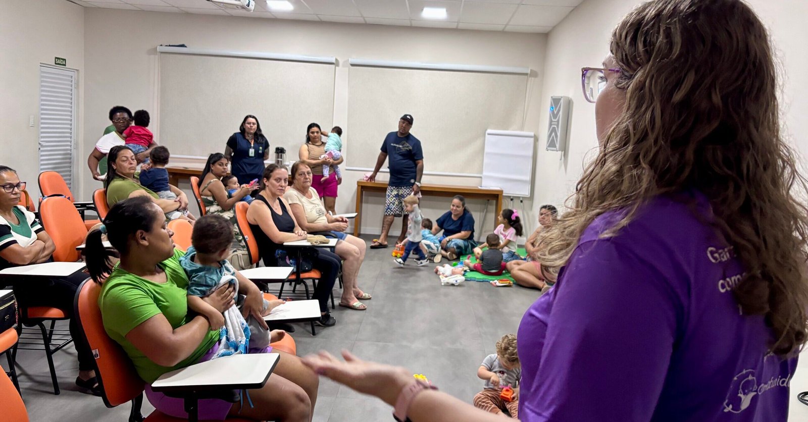Famílias participam de roda de conversa sobre bebês prematuros na APAE Jundiaí